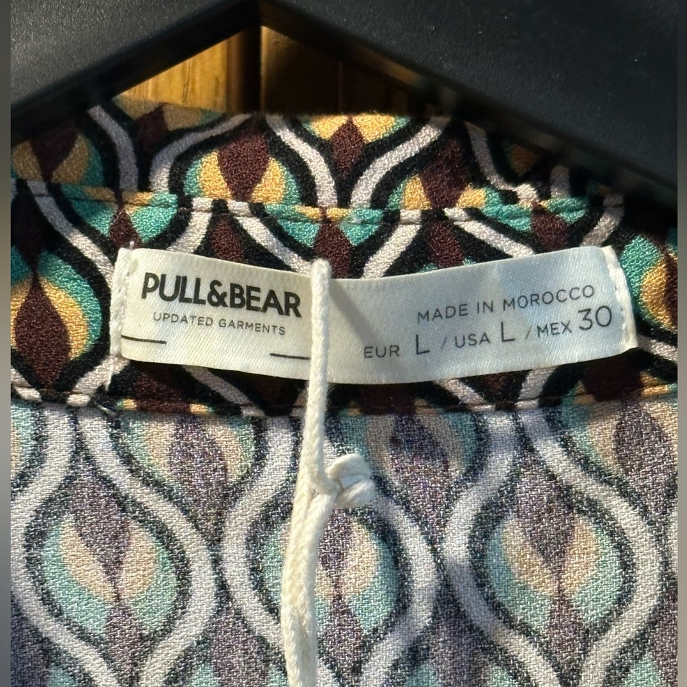 Pull & Bear Button Down Geometric Blouse Size Lar… - image 4